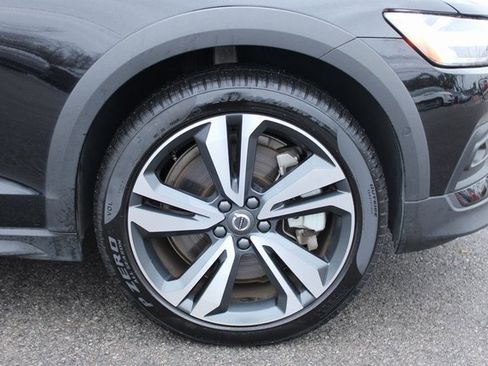 Used 2025 Volvo V60 B5 Cross Country Plus image 39