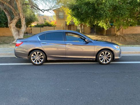 Used 2015 Honda Accord Sport image 3