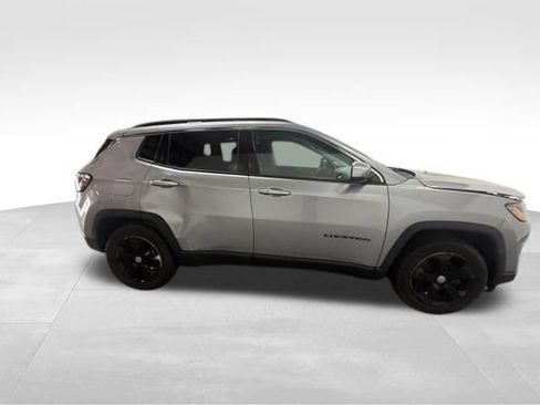 Used 2018 Jeep Compass Latitude FWD image 6