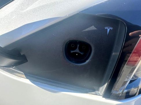 Used 2023 Tesla Model X image 21