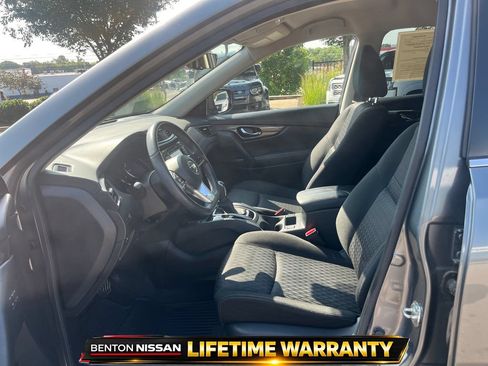 Used 2019 Nissan Rogue SV w/ Premium Package FWD image 11