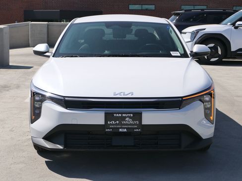 New 2025 Kia K4 LXS image 8