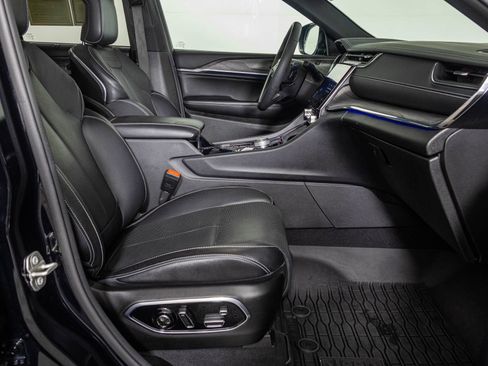 Used 2024 Jeep Grand Cherokee Overland w/ Luxury Tech Group IV image 51