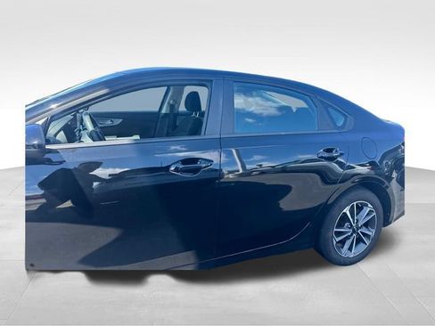 Used 2023 Kia Forte LXS FWD image 5