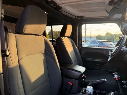 Used 2018 Jeep Wrangler Unlimited Sport S AWD/4WD image 30