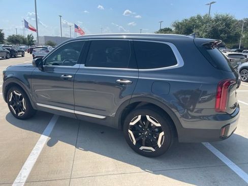 Used 2024 Kia Telluride S w/ S Sunroof Package FWD image 4