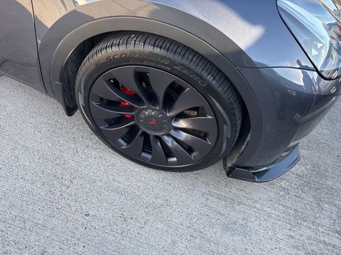 Used 2022 Tesla Model Y Performance image 10