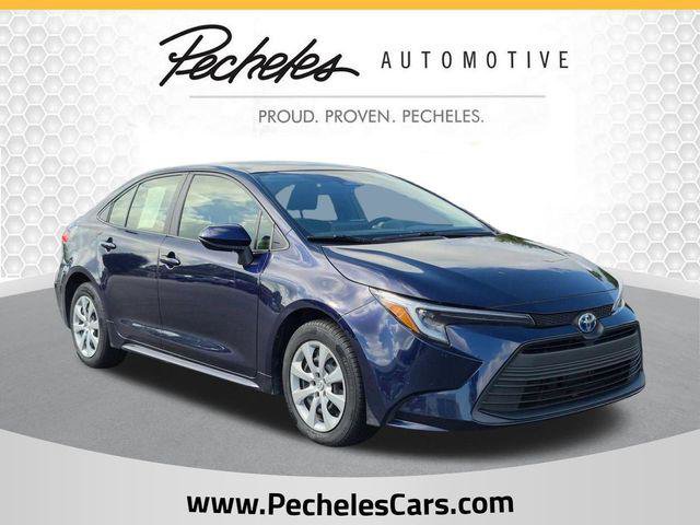 Certified 2025 Toyota Corolla LE FWD image 1
