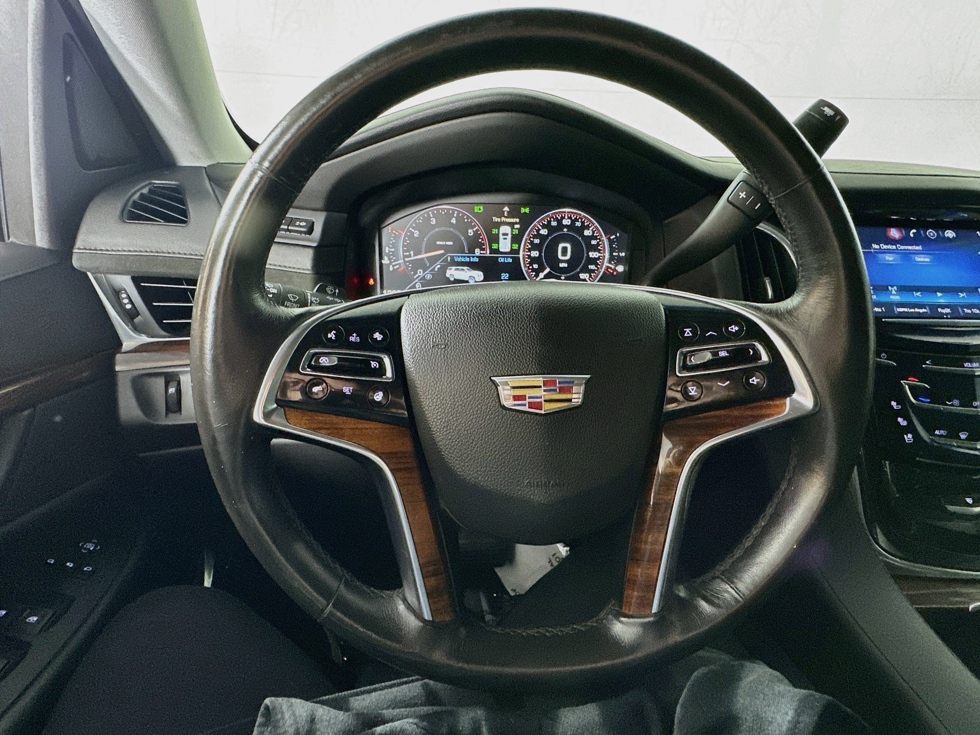 Used 2015 Cadillac Escalade Luxury AWD/4WD image 11