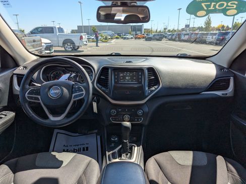 Used 2017 Jeep Cherokee Sport w/ Cold Weather Group AWD/4WD image 25