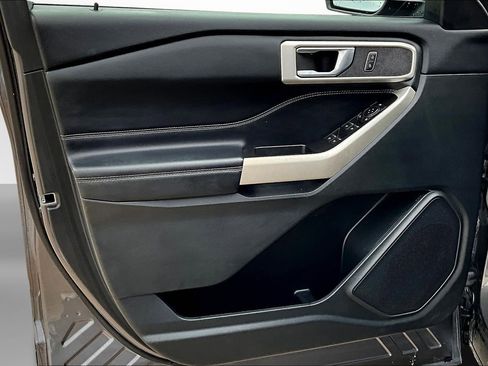 Used 2022 Ford Explorer XLT w/ Equipment Group 202A image 26