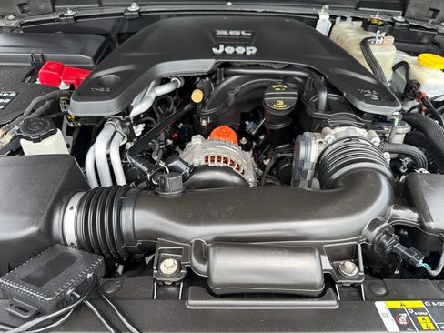 Used 2019 Jeep Wrangler Unlimited Rubicon AWD/4WD image 8