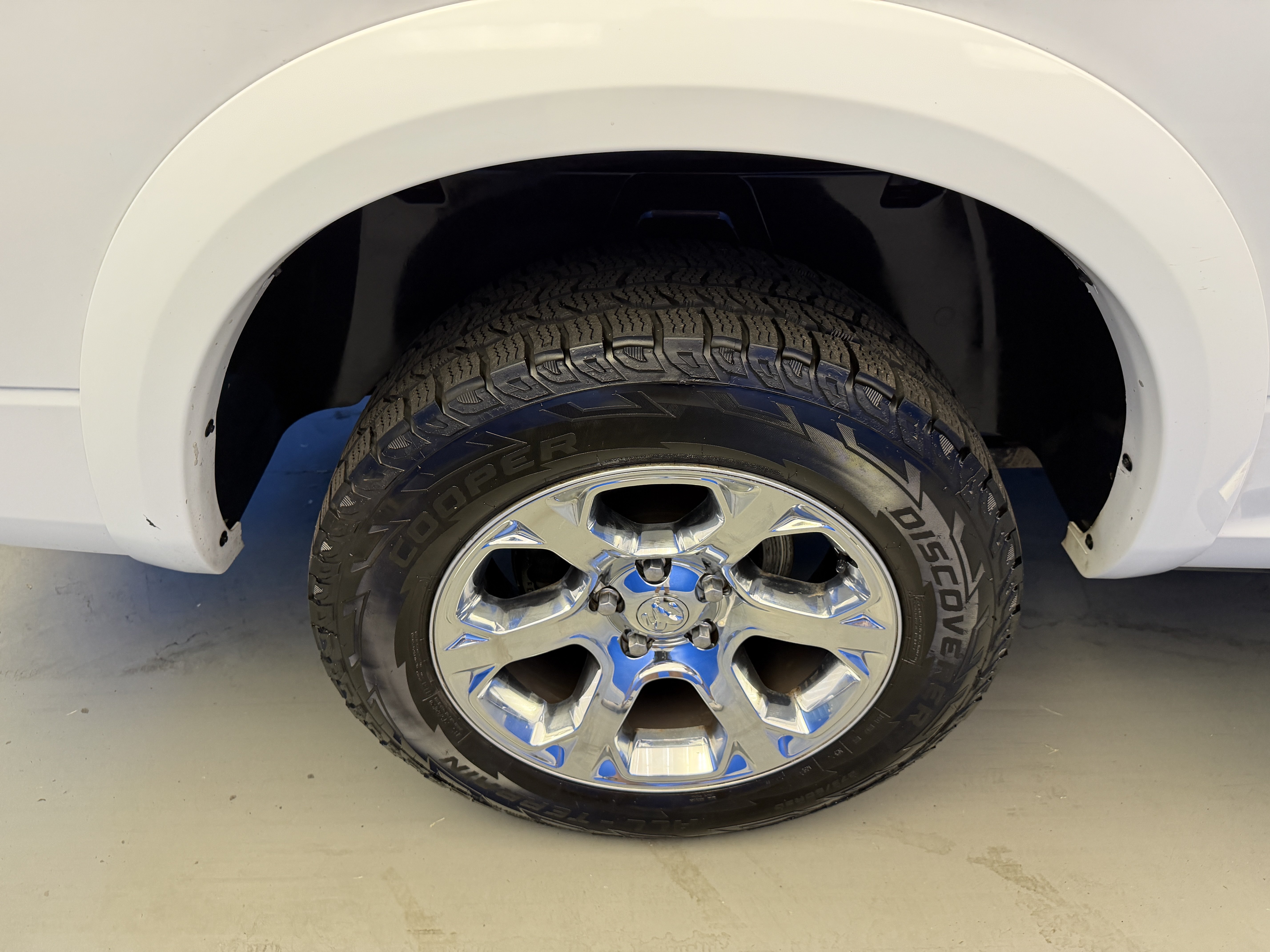 Used 2017 RAM 1500 Laramie w/ Convenience Group AWD/4WD image 8