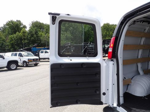 Used 2025 Chevrolet Express 2500 w/ Driver Convenience Package RWD image 43