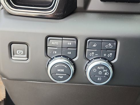 Used 2023 GMC Sierra 1500 AT4 w/ Technology Package image 16