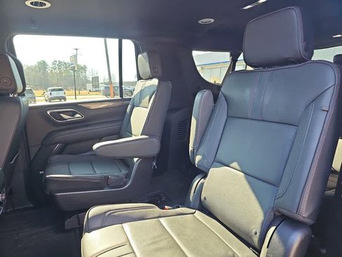 Used 2022 Chevrolet Suburban RST w/ Luxury Package image 24