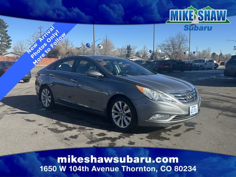 Used 2013 Hyundai Sonata SE w/ Navigation & Sunroof Pkg image 3