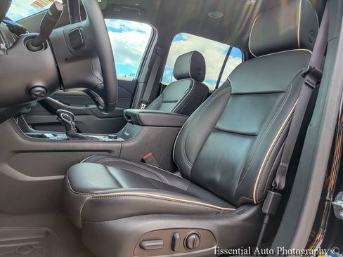 Used 2023 Chevrolet Traverse Premier w/ LPO, Floor Liner Package AWD/4WD image 8