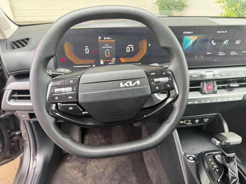 Used 2025 Kia K4 LXS image 30