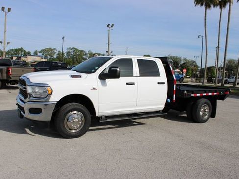Used 2024 RAM 3500 Tradesman w/ Chrome Appearance Group AWD/4WD image 5