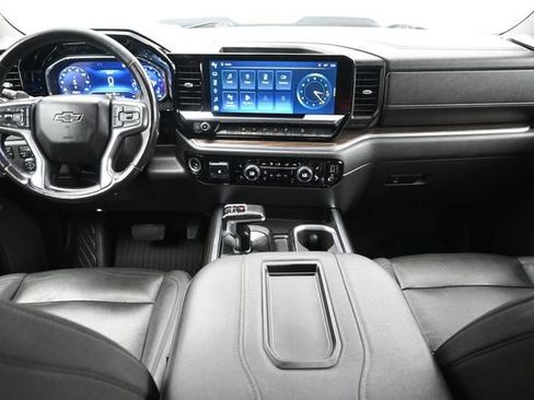 Used 2022 Chevrolet Silverado 1500 LT Trail Boss w/ Convenience Package II AWD/4WD image 16