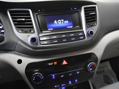 Used 2018 Hyundai Tucson SE image 25