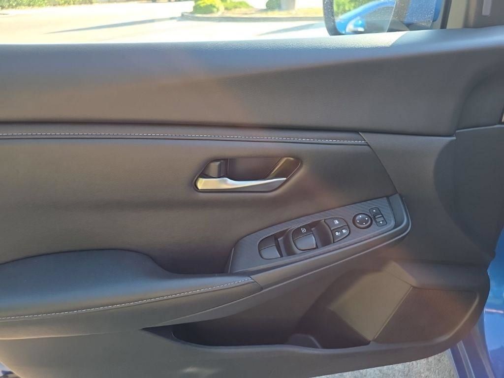 Used 2025 Nissan Sentra SV FWD image 15