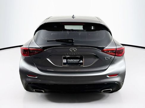 Used 2018 INFINITI QX30 w/ Cargo Package FWD image 6
