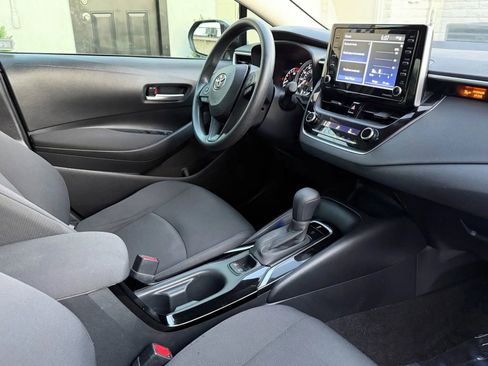 Used 2021 Toyota Corolla LE w/ LE Convenience Package image 9