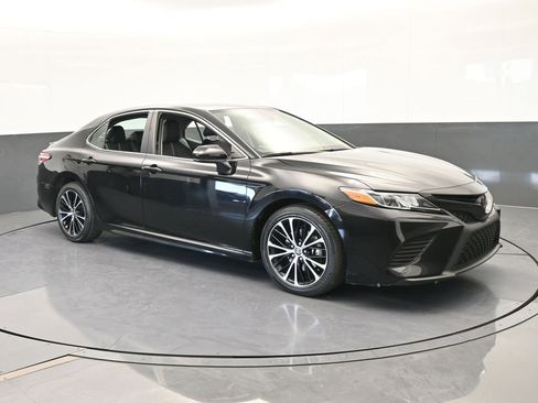 Used 2020 Toyota Camry SE image 8