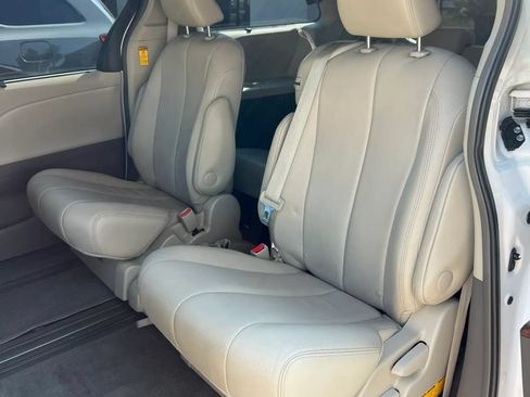 Used 2014 Toyota Sienna XLE FWD image 13