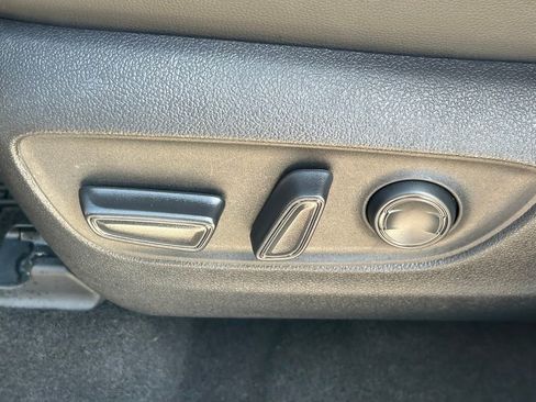 Used 2025 Toyota Highlander XLE FWD image 27