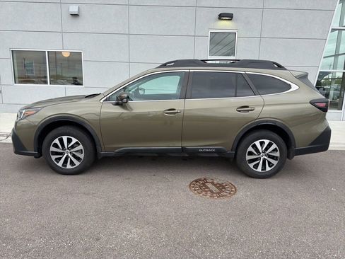 Used 2020 Subaru Outback Premium AWD/4WD image 3