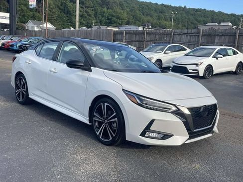 Used 2023 Nissan Sentra SR w/ SR Premium Package FWD image 4