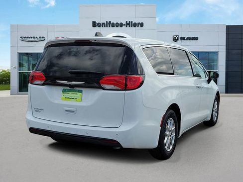 New 2026 Chrysler Voyager LX image 4