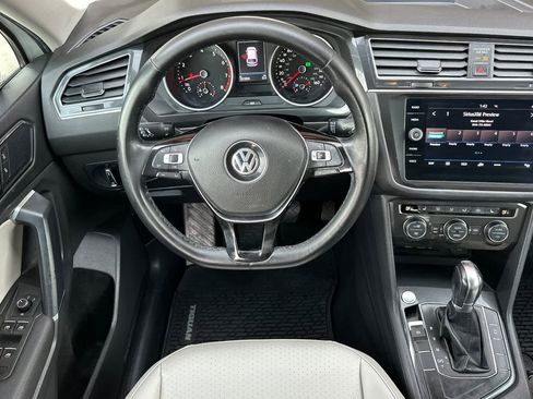 Used 2018 Volkswagen Tiguan SE image 15