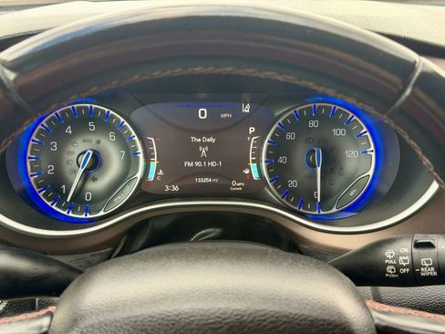 Used 2018 Chrysler Pacifica Touring-L w/ Advanced Safetytec Group FWD image 33