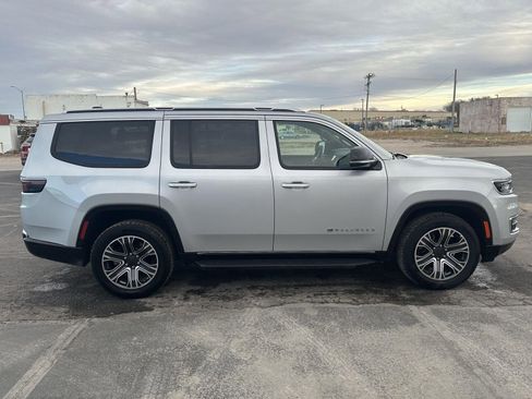 Used 2024 Jeep Wagoneer Series II w/ Flexible Seating Group image 6