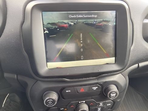 Used 2020 Jeep Renegade Altitude AWD/4WD image 22