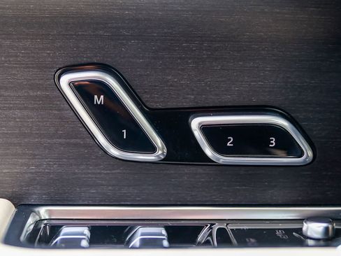 Used 2023 Land Rover Range Rover Long Wheelbase SE image 23