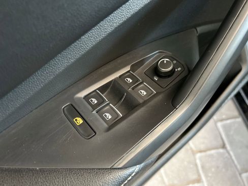 Used 2024 Volkswagen Jetta SE FWD image 12