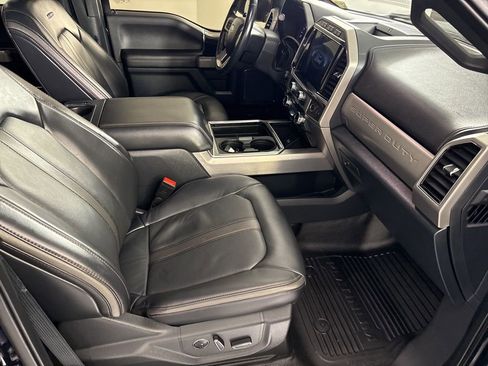 Used 2022 Ford F450 Platinum w/ FX4 Off-Road Package image 50