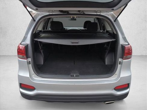 Used 2019 Kia Sorento L image 4