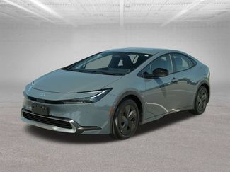 Used 2025 Toyota Prius Plug-In Hybrid FWD video 3