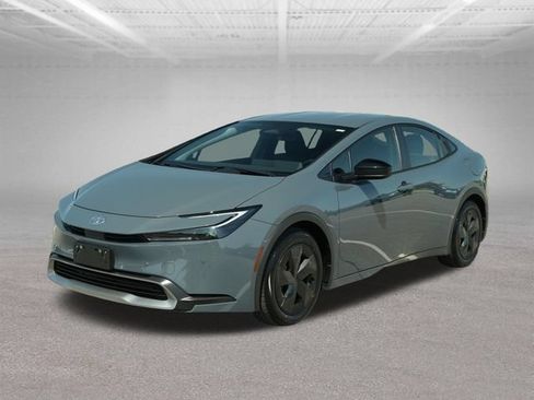 Used 2025 Toyota Prius Plug-In Hybrid FWD image 3