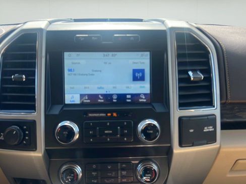 Used 2019 Ford F150 Lariat w/ Equipment Group 502A Luxury AWD/4WD image 16
