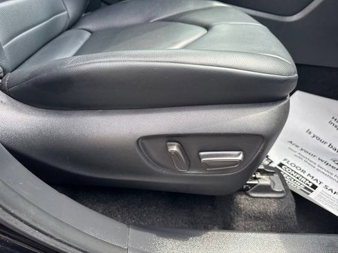 Used 2024 Toyota Highlander XLE FWD image 37