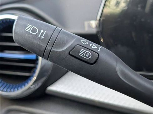Used 2025 Chevrolet Trax LT FWD image 12