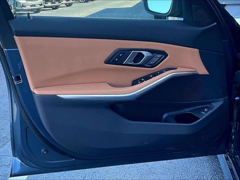 Certified 2025 BMW 330i Sedan image 23