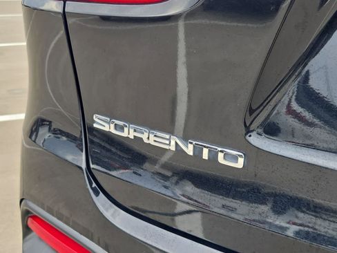 Used 2017 Kia Sorento EX image 11